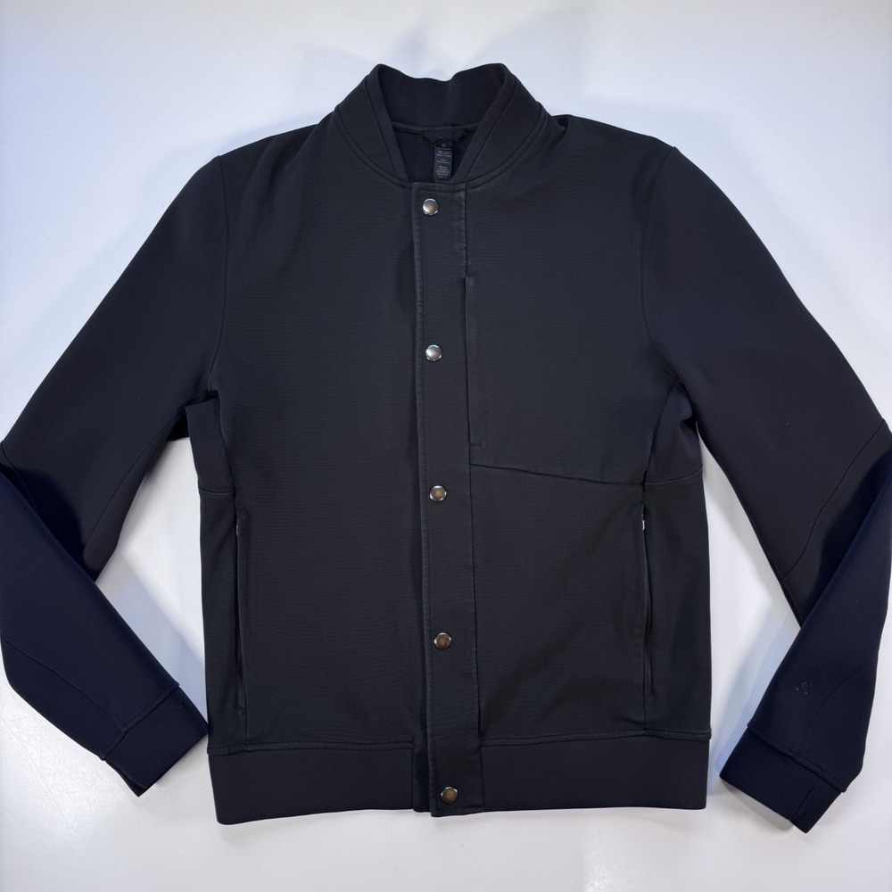LULULEMON Sojourn Bomber Jacket Snaps Mens Small Black Warpstreme Stretch